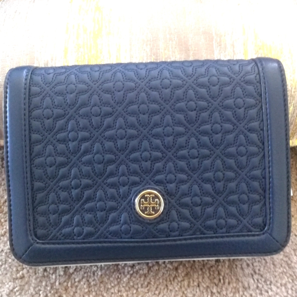 NWT! Tory Burch cross body bag. great for Christmas Gift